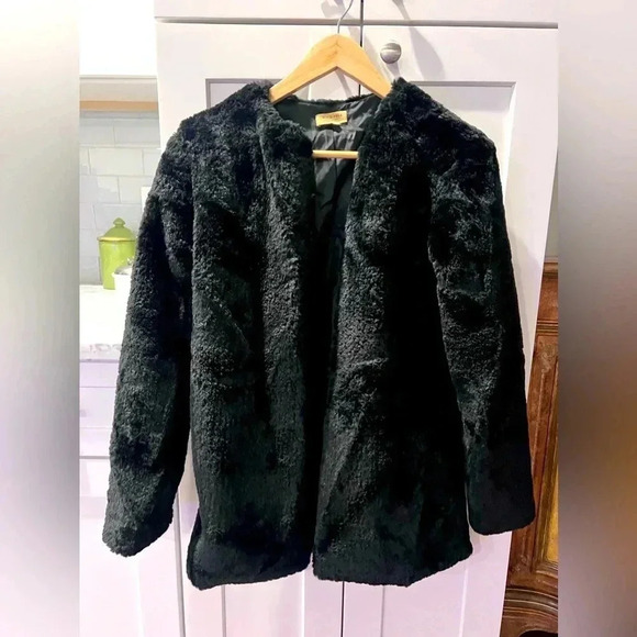 Black Faux Fur Size Medium Coat - Pre Loved - Picture 1 of 2